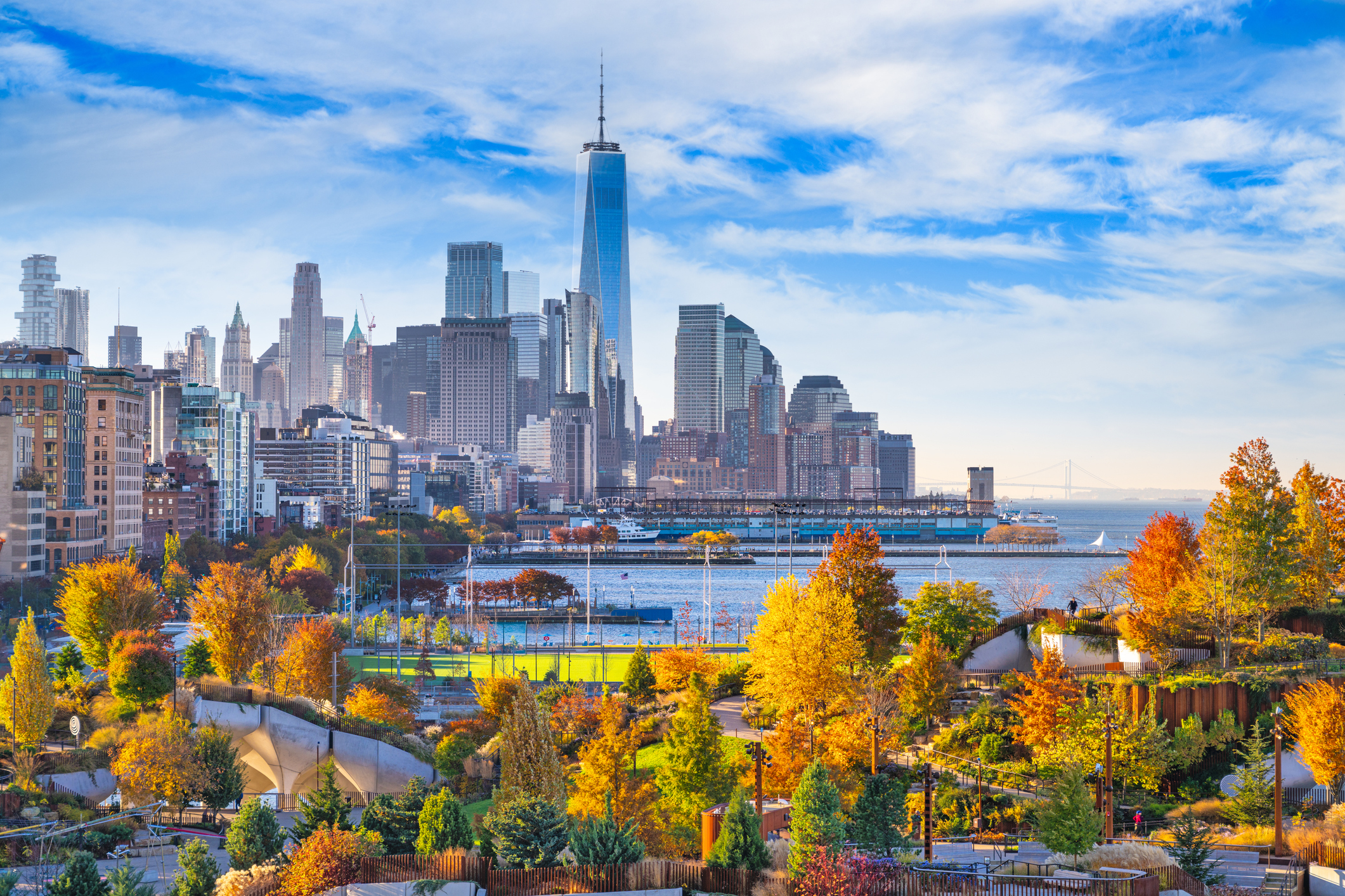 "Travel from Philadelphia to New York City with Peter Pan Bus. Enjoy affordable, convenient service and take in stunning views of the NYC skyline and Hudson River.