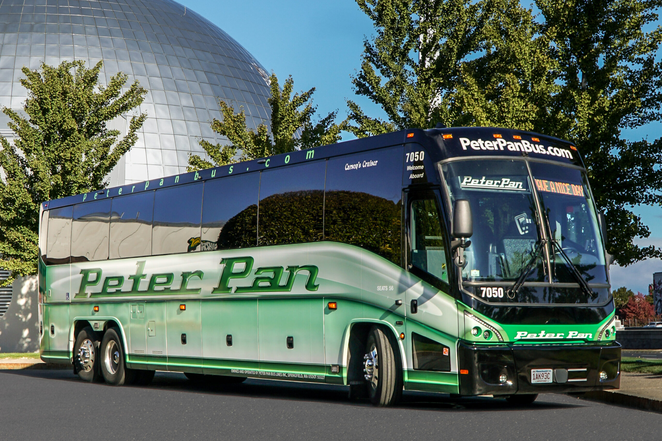 Peter Pan motorcoach parked in front of the Springfield Science Museum, promoting fee-free ticket booking in 2025.