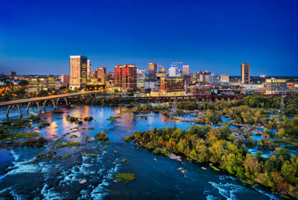 Richmond, Virginia skyline along the James River, one of the destinations served through Peter Pan Bus Lines’ expanded Virginia service.