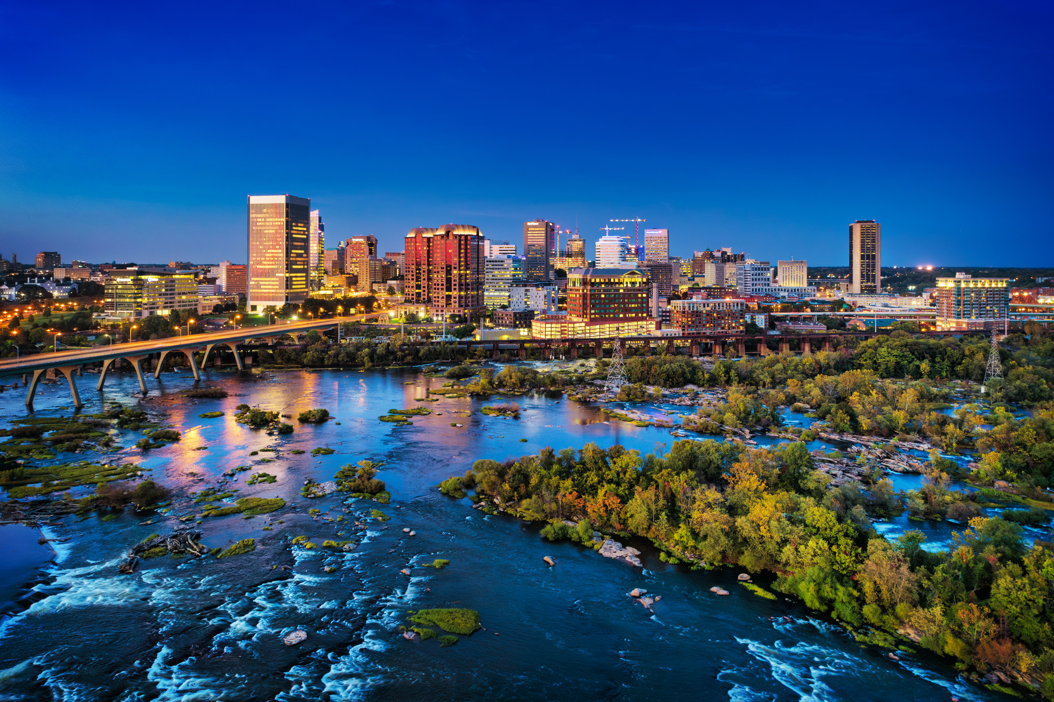 Richmond, Virginia skyline along the James River, one of the destinations served through Peter Pan Bus Lines’ expanded Virginia service.